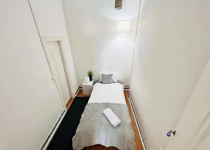Luxury Rooms, Location In The