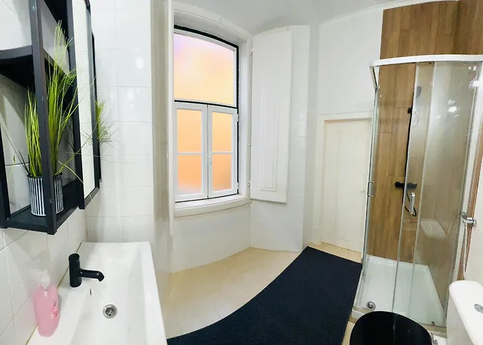 Luxury Rooms, Location In The *