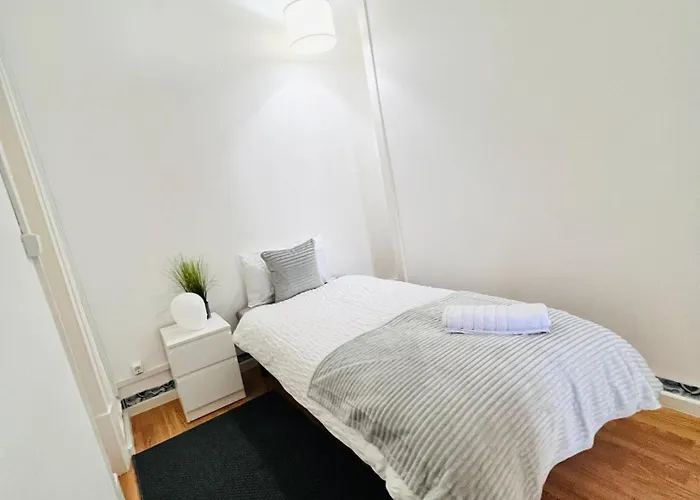 Luxury Rooms, Location In The