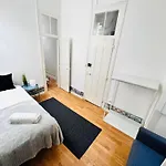 Hostel Luxury Rooms, Location In The